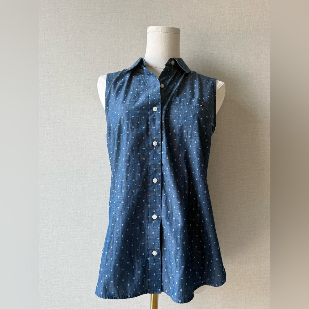 Tommy Hilfiger Sleeveless Blue Polka Dot Button-Down Top